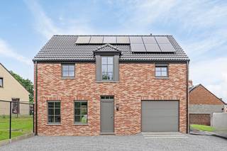 TE KOOP RONSEDeze prachtige nieuwbouwwoning is gelegen nabij het centrum van Ronse.Deze is een perfecte combinatie van elegantie, comfort met moderne...