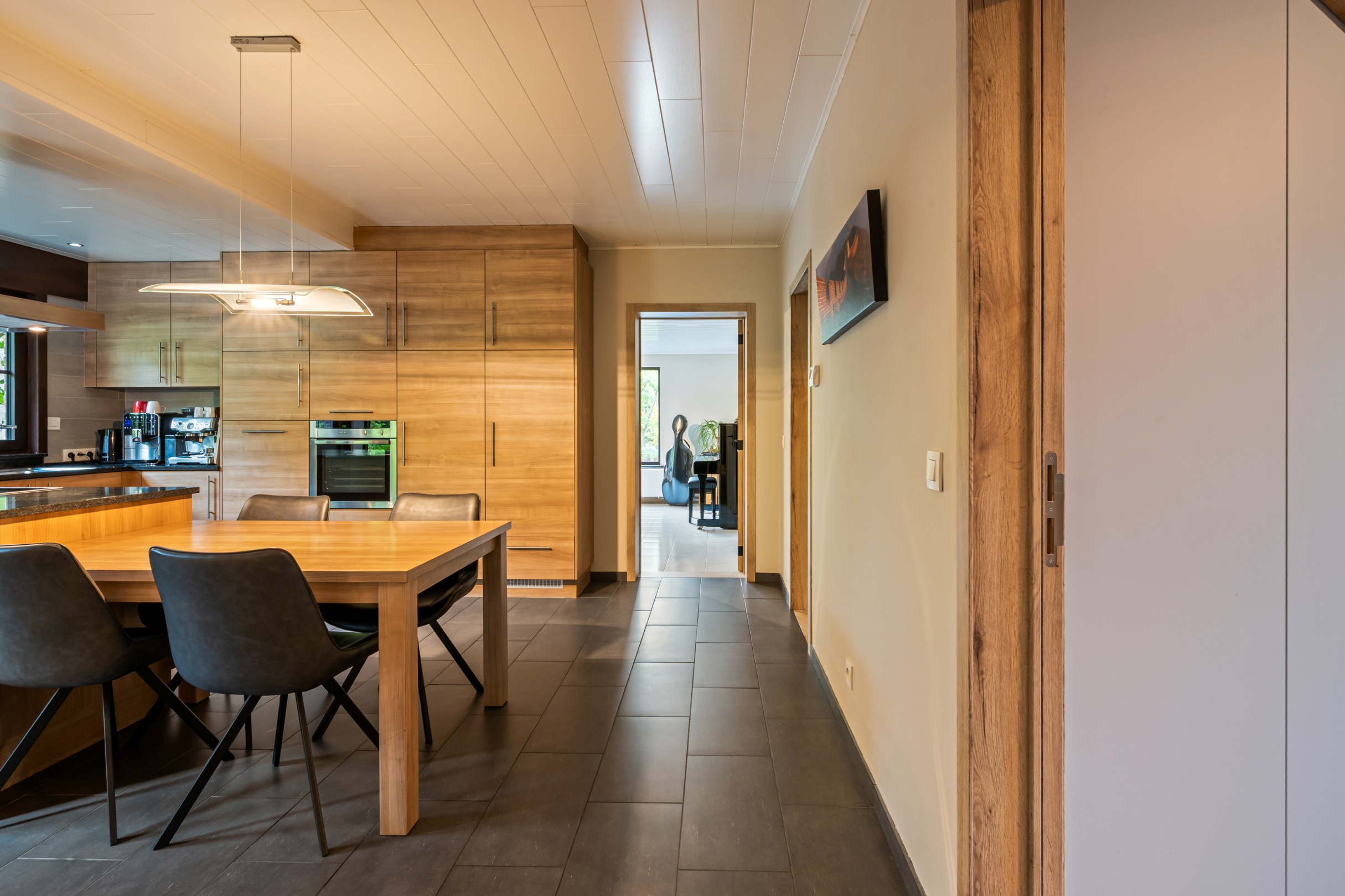 Residentieel gelegen instapklare villa op een prachtig aangelegd perceel van 2265m² te Heusden-Zolder. - foto 4