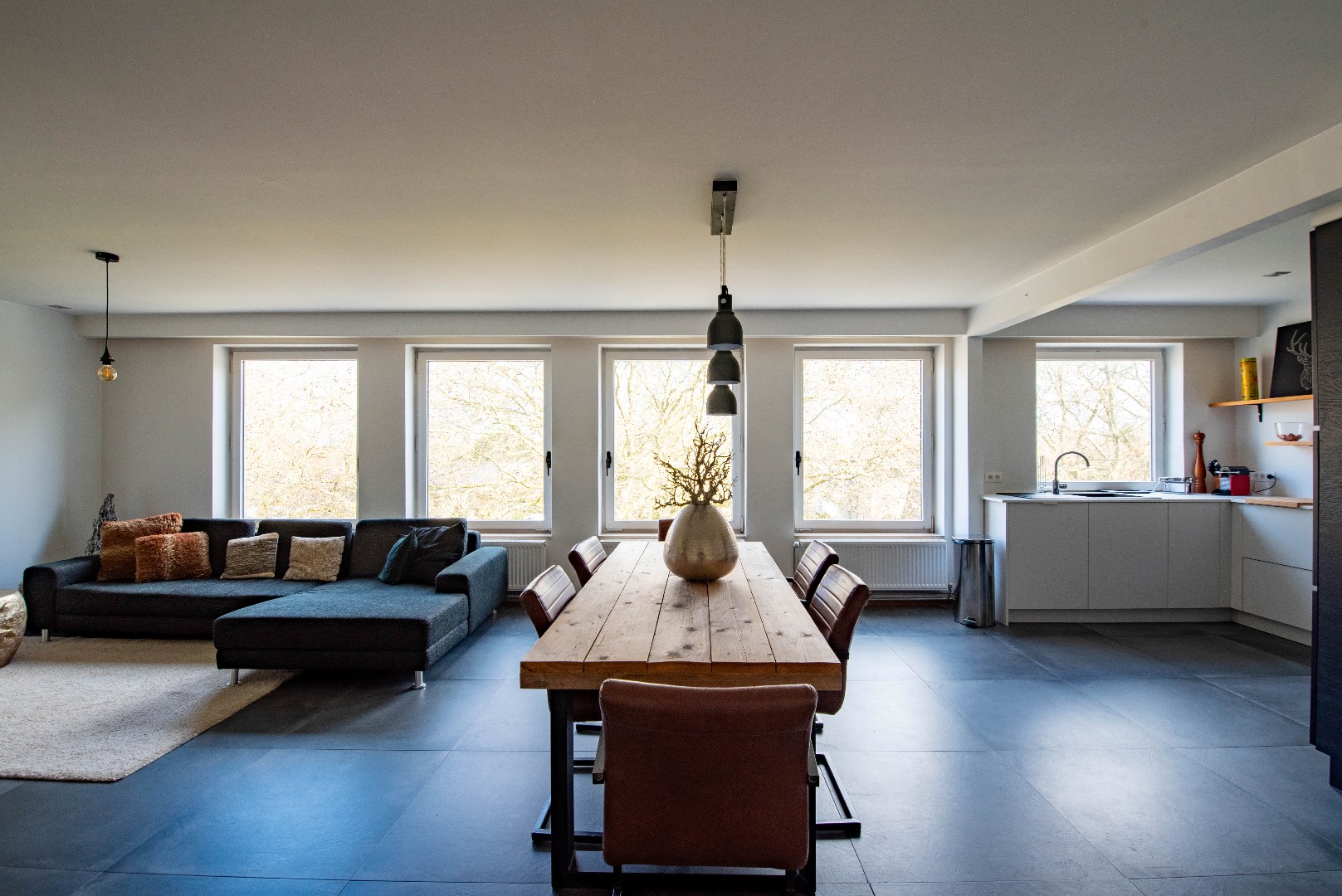 Lichtrijk appartement met 2 slaapkamers - foto 2