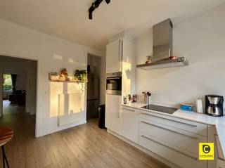 Appartement d'une chambre au rez-de-chaussée avec jardin !Ce charmant et lumineux appartement au rez-de-chaussée est situé au calme à Berchem, avec...