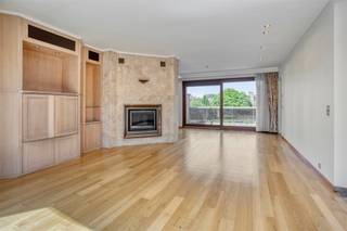 Fantastische penthouse met 2 zonneterrassen.Structura biedt u deze prachtige penthouse aan op een strategische locatie in Laken in een...