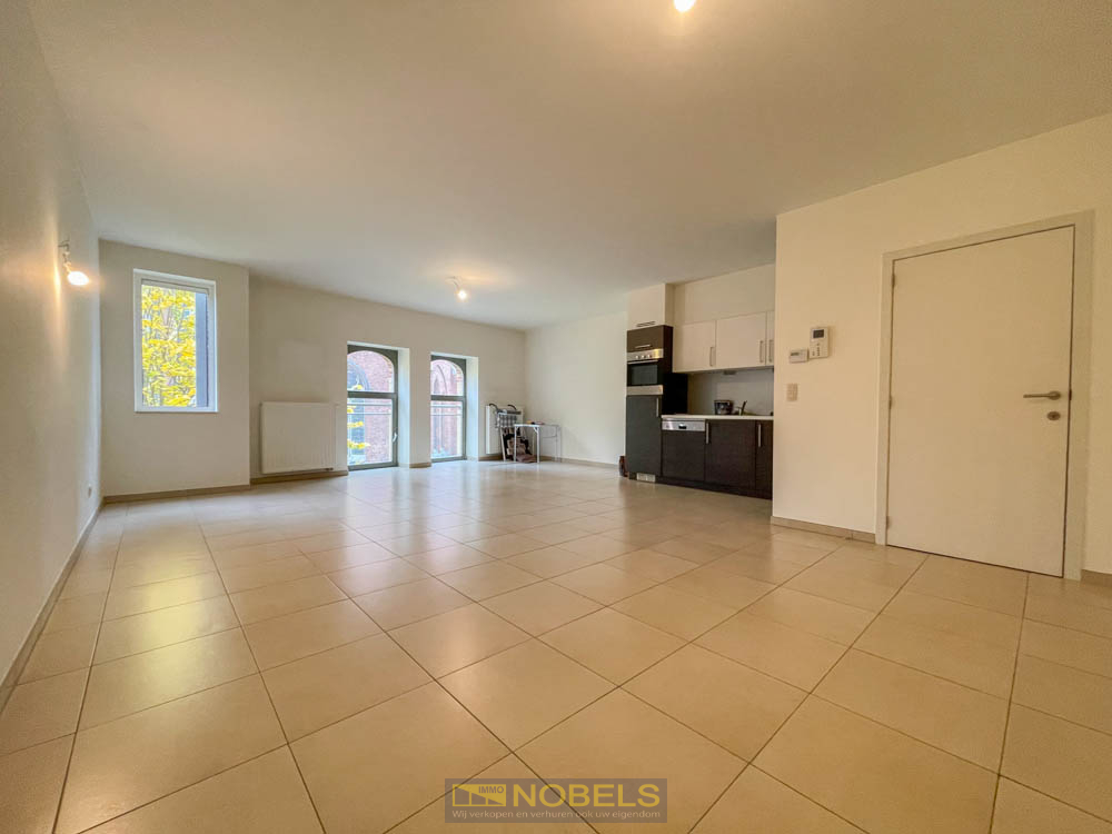 Te huur, leuk appartement met autostaanplaats op aangename locatie te Ronse - photo 1