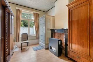 immoDAVID vous présente: maison à moderniser avec jardin urbain orientée sud et emplacement idéalCette maison mitoyenne offre un excellent potentiel...