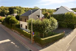 À vendre – Spacieuse maison 4 façades à rénover, idéalement située à Tervuren Prix demandé : 625.000 € À deux pas du magnifique Parc de...