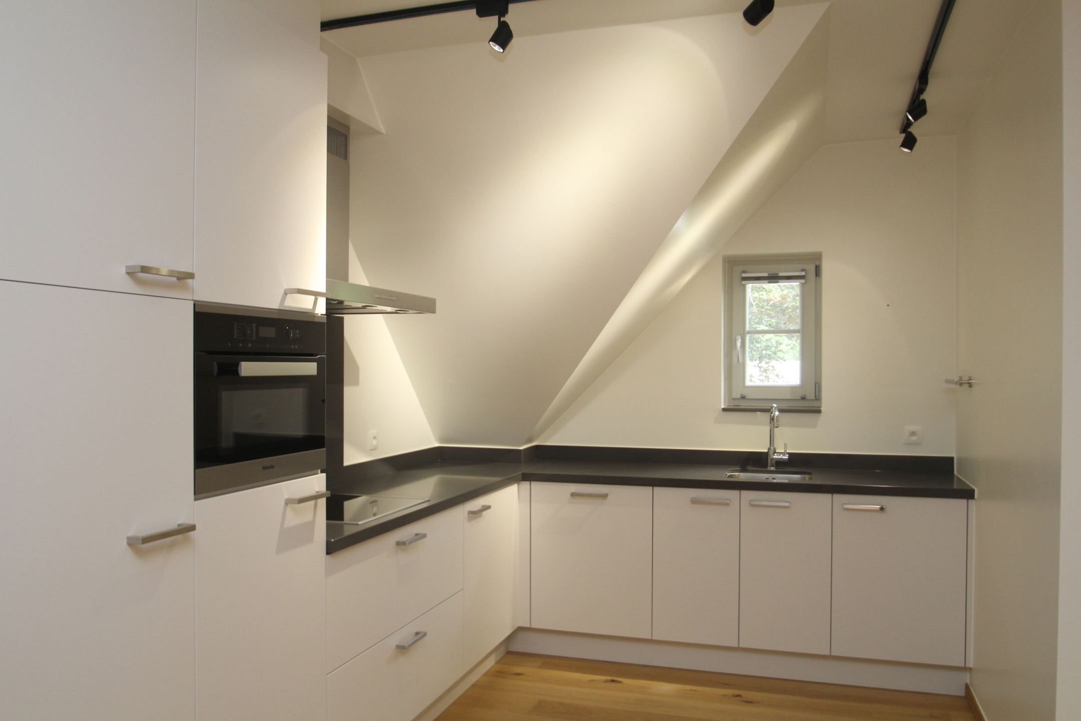 Instapklaar dakappartement met lift, 2 slaap- en badkamers én inpand. parking - foto 4