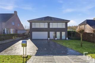 Moderne villa met hoge afwerkingsgraad nabij de A19!Deze kwalitatief afgewerkte woning is gelegen in het rustige Zillebeke. Met een...