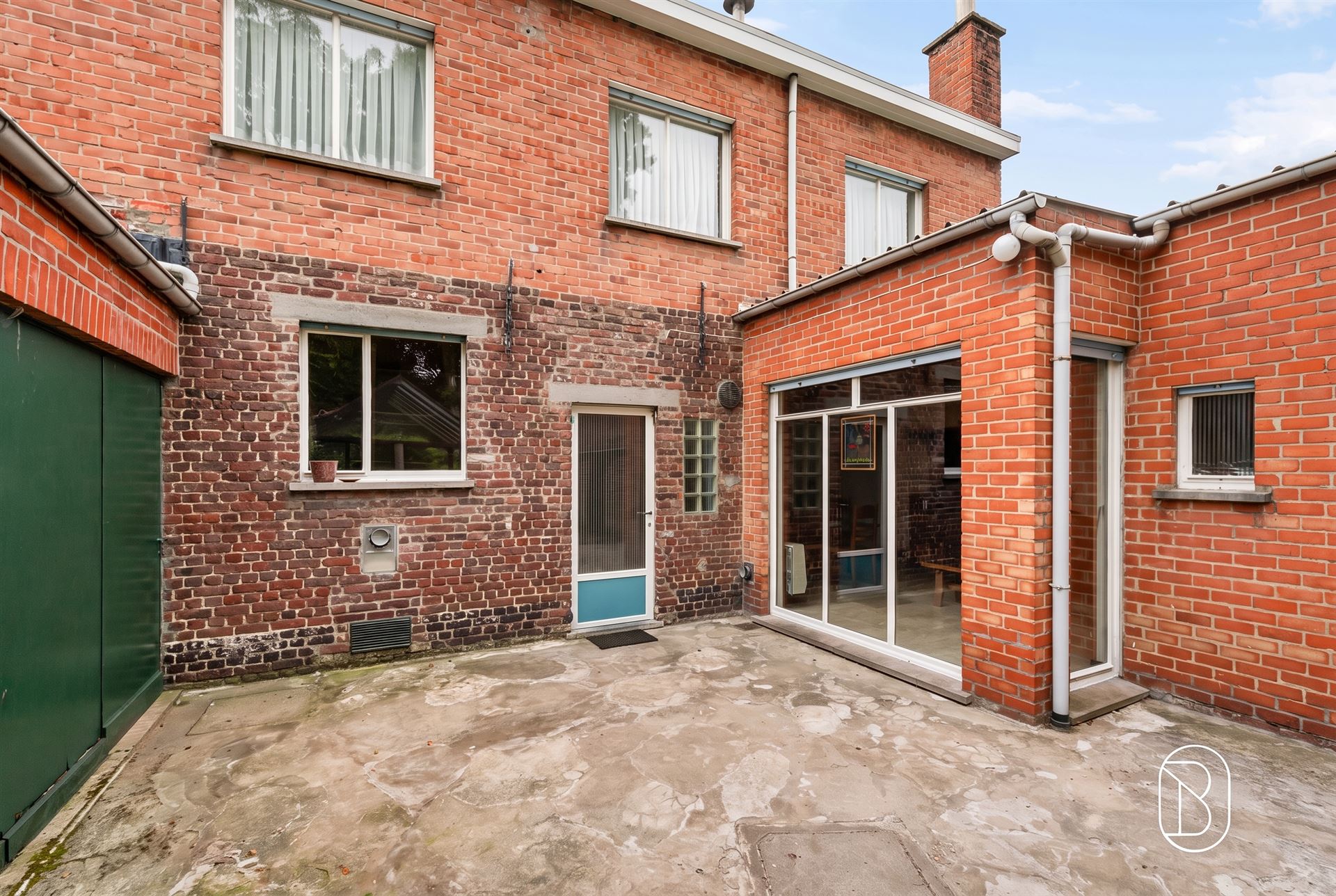 Te renoveren woning met 9 slpk, garage en tuin in Deerlijk - foto 4