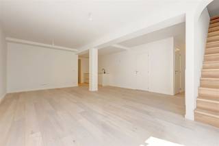 Dans le centre de Kontich, à proximité de la Mechelsesteenweg et de la Gemeenteplein, cet appartement rénové au rez-de-chaussée est à vendre dans...