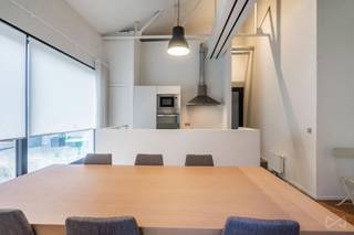 Demis Hardiquest – 0493 83 73 13 ✉️ demis.hardiquest@weinvest.beWe Invest biedt u een mooie gemeubileerde duplex van 106 m2 gelegen in het centrum...