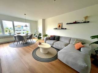 Gezellig appartement te koop net buiten de grote ring in Hasselt. Het is gelegen in een doodlopend straatje, wat het ook een rustige ligging...