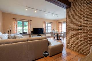 Charmante woning met gezellige tuin en recente renovaties!Troeven- Volledig vernieuwe keuken en aangelegde tuin- Zonnepanelen en ruime garage in de...