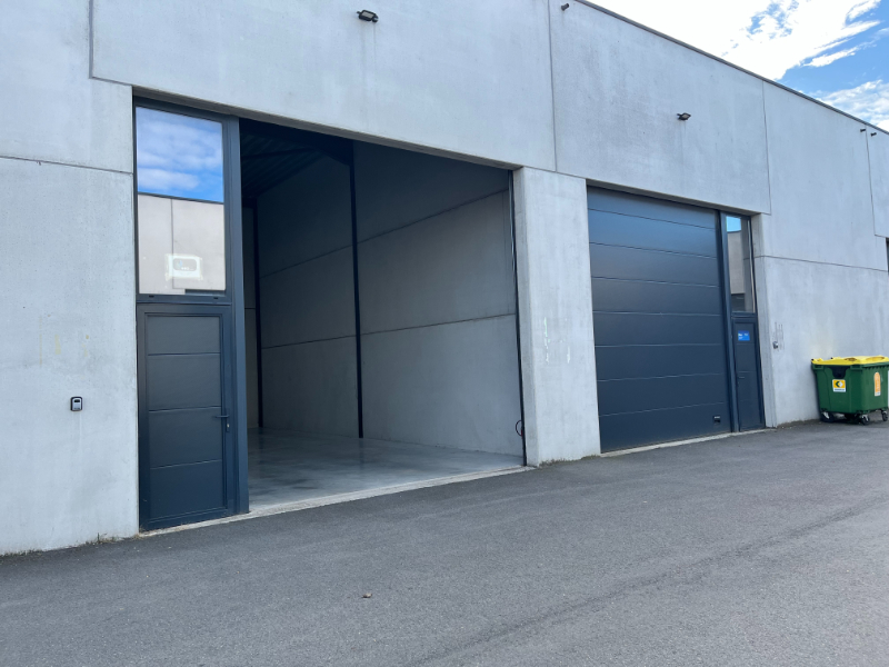 Praktische loods van 132 m² met 2 parkeerplaatsen in Rumbeke - foto 2