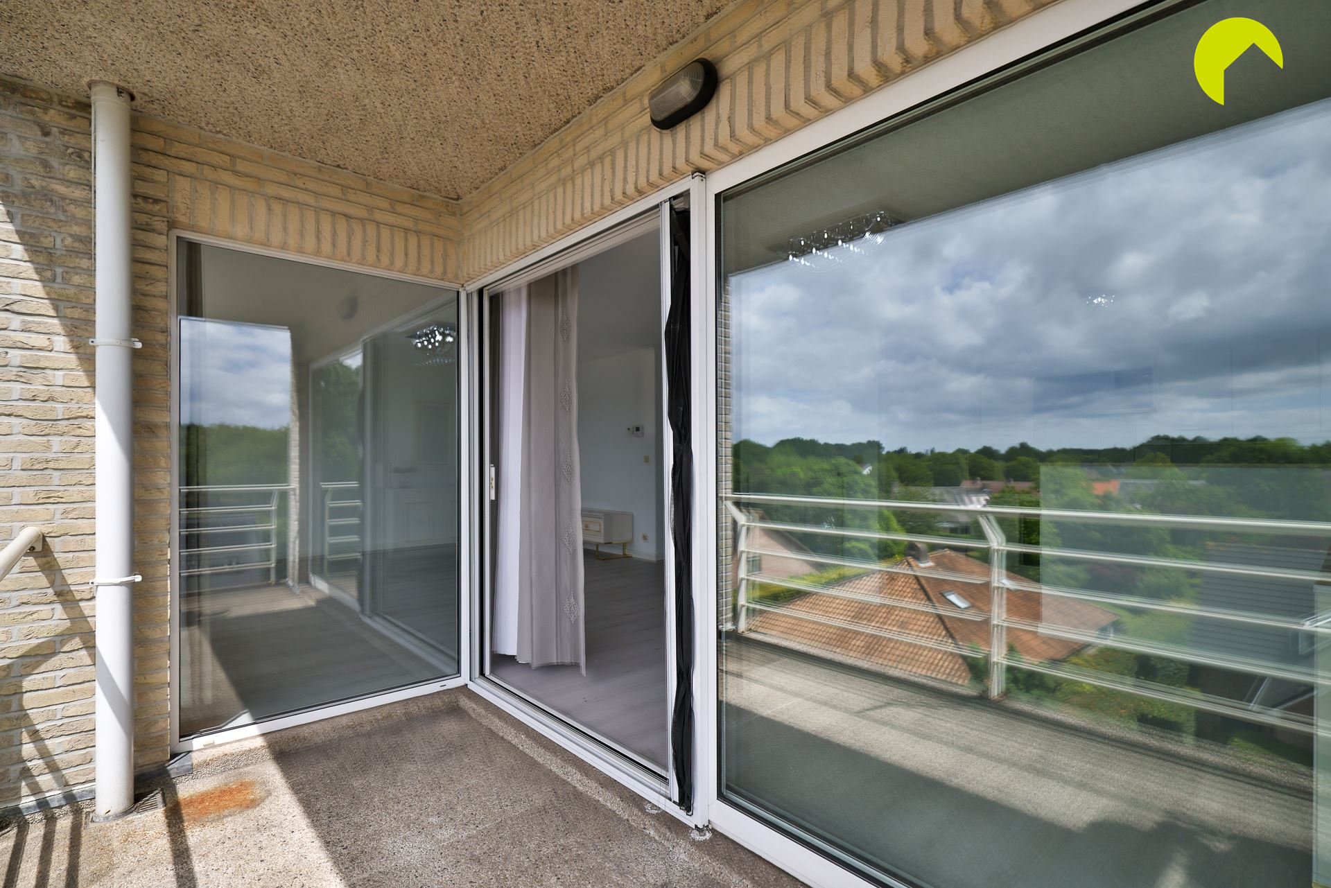 Ruim appartement met drie slaapkamers en terras te huur - foto 5