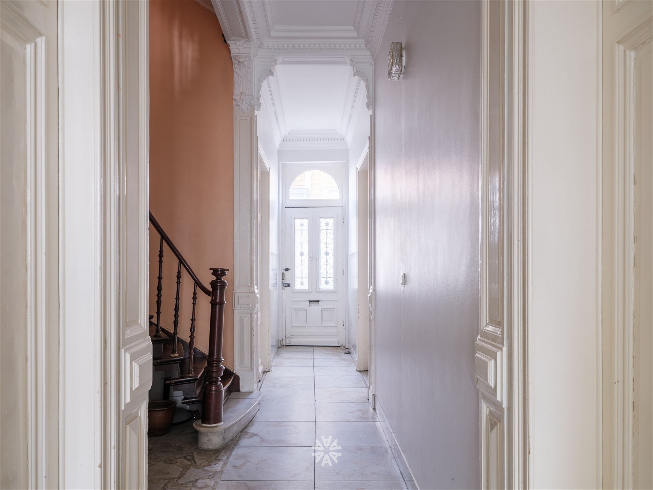 Karaktervolle te renoveren neoclassicistische burgerwoning (BVO 484 m²) met 8 slaapkamers - foto 2