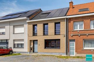 Volledig gerenoveerde en energiezuinige woning met 3 slaapkamers en tuin in hartje MerchtemWelkom in deze eigentijdse woning gelegen in...