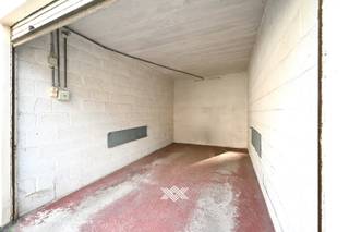 Nabij het centrum van Gent wordt deze vlot bereikbare garagebox te koop aangeboden. De garagebox is uitstekend gelegen, met een vlotte aansluiting...