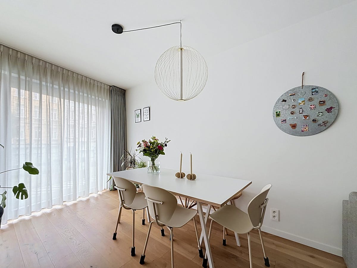 Lichtrijk appartement met 2 slaapkamers te huur in Berchem - foto 5
