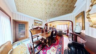 Bent u op zoek naar een eigendom met enorm veel potentieel, ruimte en mogelijkheden voor wonen én werken?Dan is deze ruime villa precies wat u...