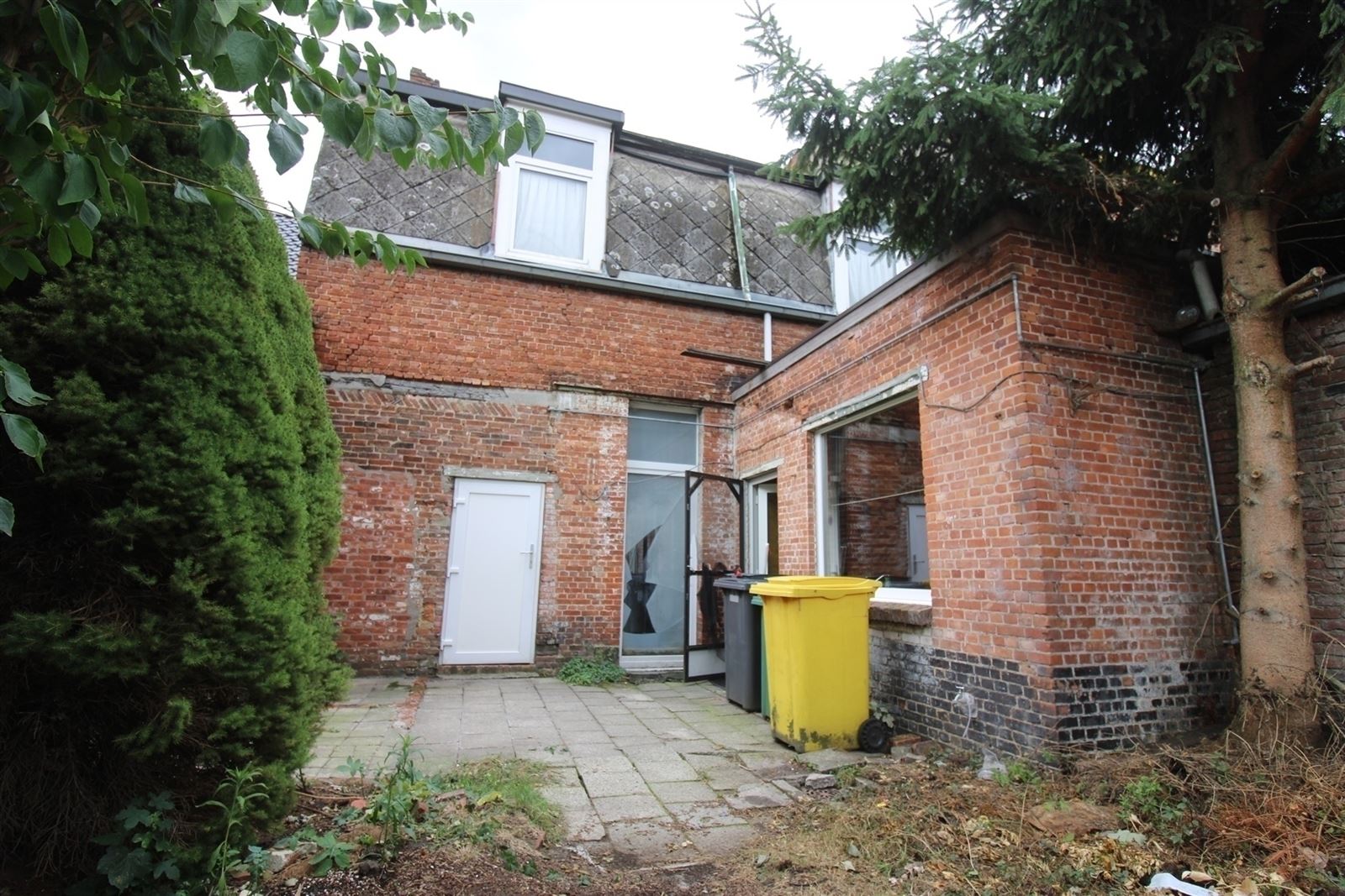 Volledig te renoveren woning met garage en parking - foto 4