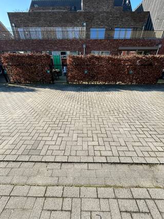 Deze autostaanplaats is gelegen midden in het centrum van Geel in een zijstraat van de winkelstraat.De staanplaats behoort tot een...