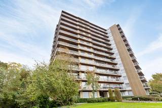 Penthouse met 2 terrassen en 3 kamers te GanshorenGelegen op de dertiende verdieping, lift aanwezig.Deze penthouse bestaat uit een inkomhal met apart...