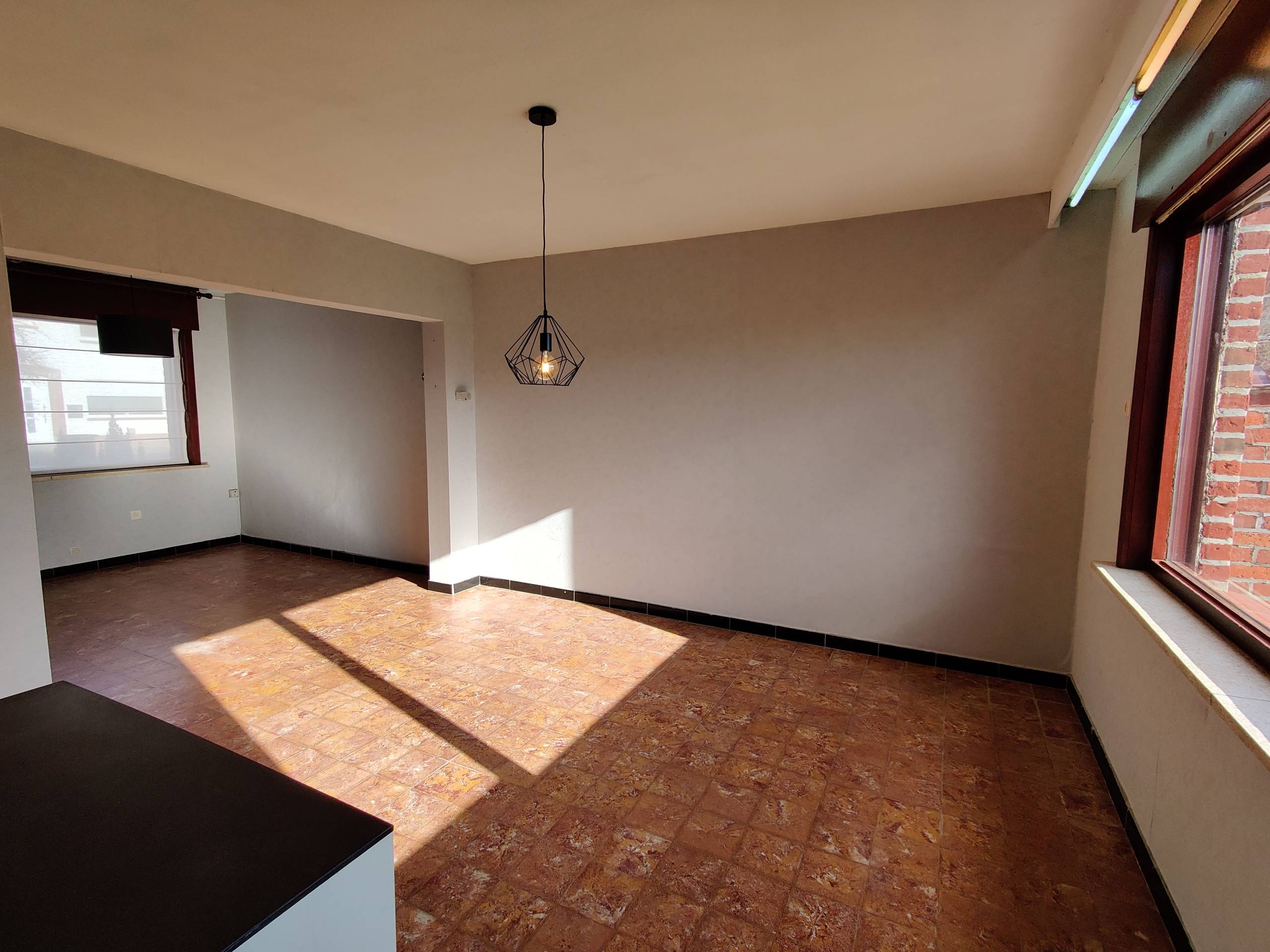 Gezellige woning met 3 slaapkamers in rustige woonwijk - foto 3