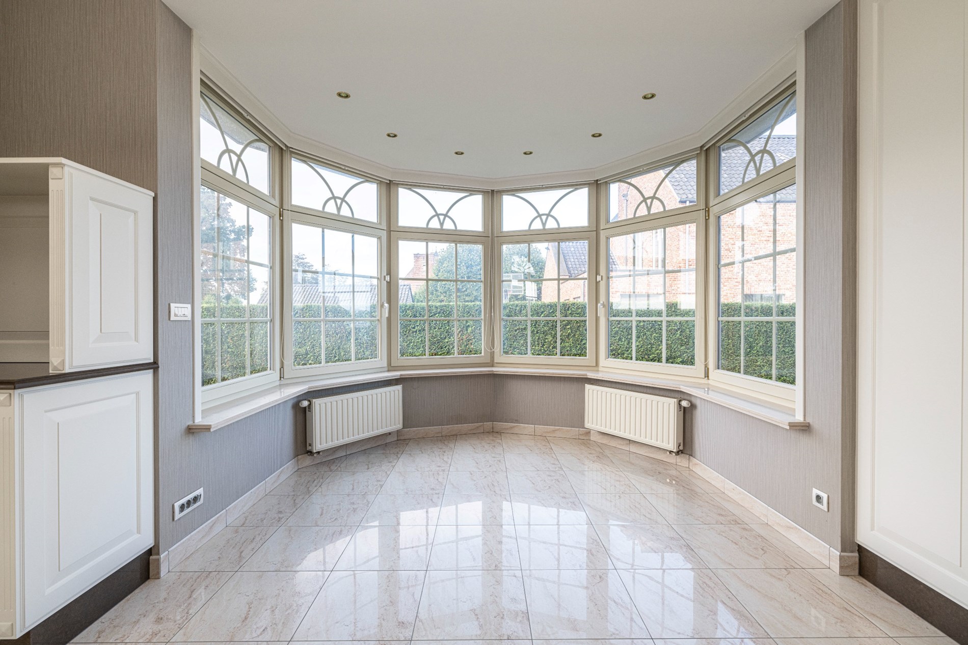 Goed gelegen klassiek gestijlde en degelijke villa van 426m2 op een terrein van 1904m2 te Geetbets. - foto 5