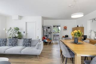 Dit huis is gelegen tussen het bruisende centrum van Strombeek-Bever en de levendige handelskern van Mutsaard / De Wand in Laken en op slechts 5...