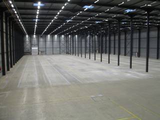 Logistiek magazijn van 5.500m², met mezzanine, en met 250m² kantoor langs N702 te huur.- magazijn 5.500m²- kantoren 250m²- parkeerplaatsen ca. 12-...