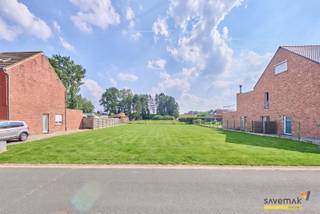 <p><span>Bouwgrond voor halfopen bebouwing van 947m². </span></p><p><span>De straatbreedte is 10,75m</span></p><p><span> </span></p><p><span>Op wandelafstand van scholen en supermarkten!</span></p><p><span> </span></p><p><span>Bestuursmaatregelen in het maatregelenregister: nee</span><span> </span></p><p><span> </span></p>