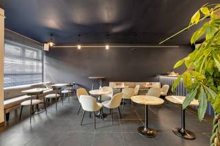 Unieke kans om een horecazaak over te nemen in het bruisende hart van Aalst, op het Vredeplein 13. Deze toplocatie geniet van een...