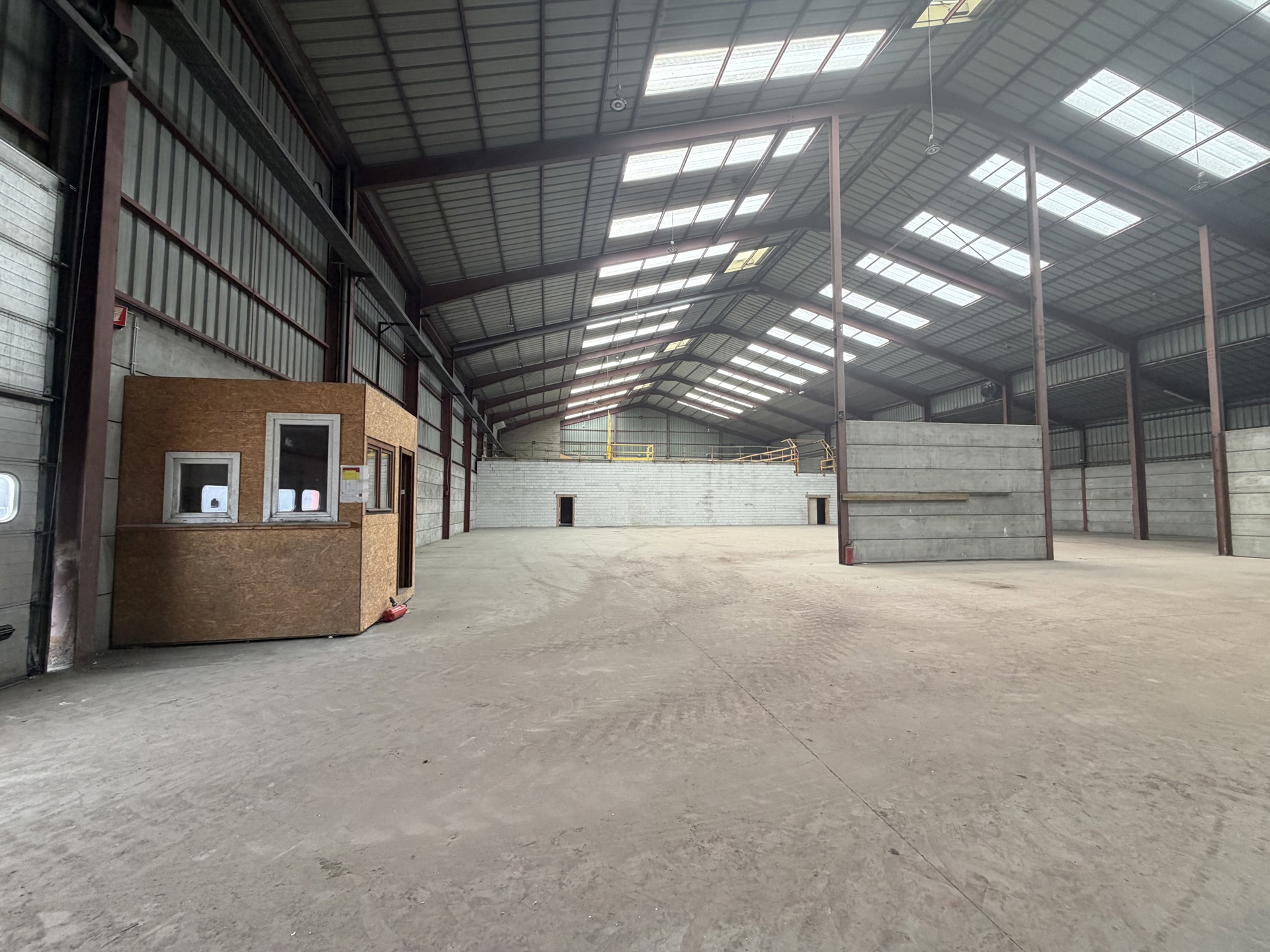 Uitzonderlijk bedrijfsgebouw te koop Grâce-Hollogne - foto 3