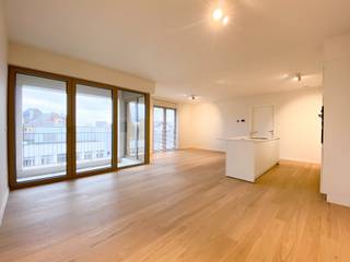 This flat is situated on the 4th floor of the small-scale, recently completed “Lozane” development on Lange Lozanastraat. The location offers an...