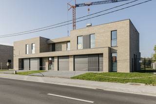 Bent u op zoek naar een prachtig afgewerkte nieuwbouwwoning in Vichte? Dan is deze absolute topper zeker iets voor u! De woning beschikt over...