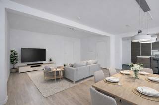 Ontdek dit verzorgd en energiezuinig appartement, rustig gelegen in de Windmolenstraat 23 bus 3, op een steenworp van het Dusartplein en het...