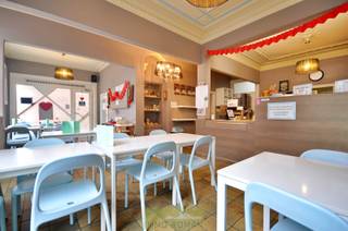 In het hart van Brakel bieden wij deze interessante opbrengsteigendom aan, bestaande uit meerdere verhuurde entiteiten en parkeergelegenheid...