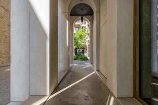 Hip city apartment located in the heart of the vibrant Eilandje. Cozy bistros, various terraces, art galleries, but also supermarket, bakery and butcher are within walking distance. A good connection by car and public transport in and out of the city. In addition, the Grote Markt and Meir are only a few minutes by bike.<br /><br />Located on the third floor of the sustainable Stockholm residence, the apartment overlooks the green courtyard. The entrance hall leads into a bright living room divided into a sitting and dining area with an adjoining terrace. With an orientation to the South-West and a beautiful view of the green courtyard, it is wonderful to enjoy.<br />The open kitchen has all the comforts. Adjacent is a handy storage room with connections for a washing machine and dryer. <br />The bedroom has an ensuite shower room with sink, toilet and shower.<br /><br />The geothermal heat pump provides underfloor heating with the option of floor cooling. The combination of this with solar panels ensures low energy consumption.<br /><br />Ground floor bicycle shed