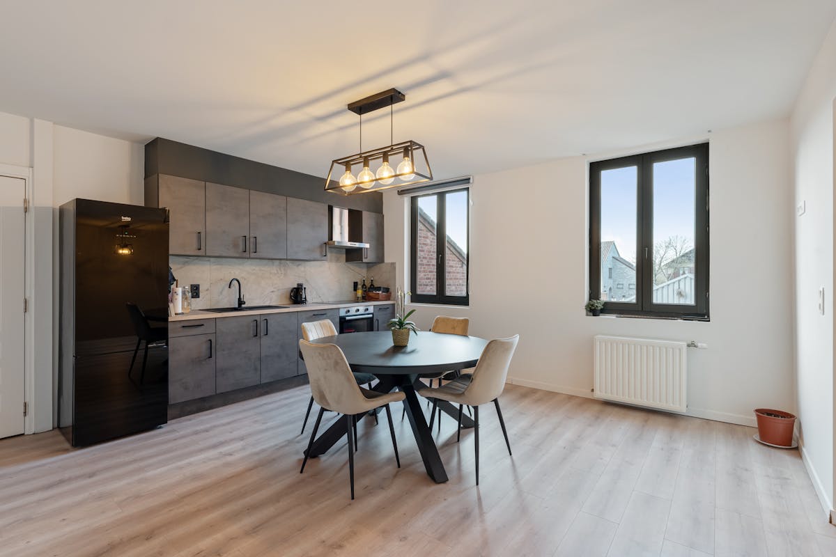 Rendabele opbrengsteigendom met handelspand, magazijn, woonst en 2 appartementen in Genk - foto 4