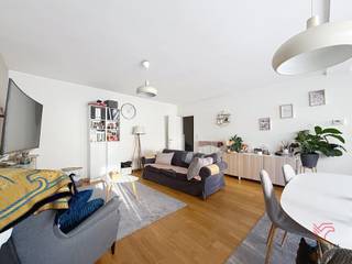 GANSHOREN, blijkbaar een zeer lichte kamer van ± 65 m².Op de 4e verdieping:- Hal- Apart toilet- Woonkamer van ± 27 m² met toegang tot het terras van...