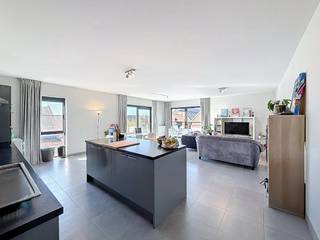 Dit recente en lichtrijke hoekappartement is gelegen op de tweede verdieping van residentie ‘De Fonderie’. De ligging is rustig, maar toch...