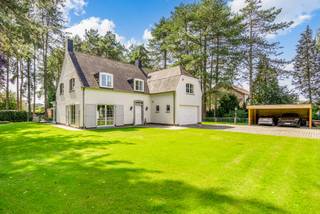 Bent u op zoek naar een prachtige woning in Houthalen-Helchteren? Dan is deze villa in open bebouwing precies wat u zoekt! Deze ruime en...