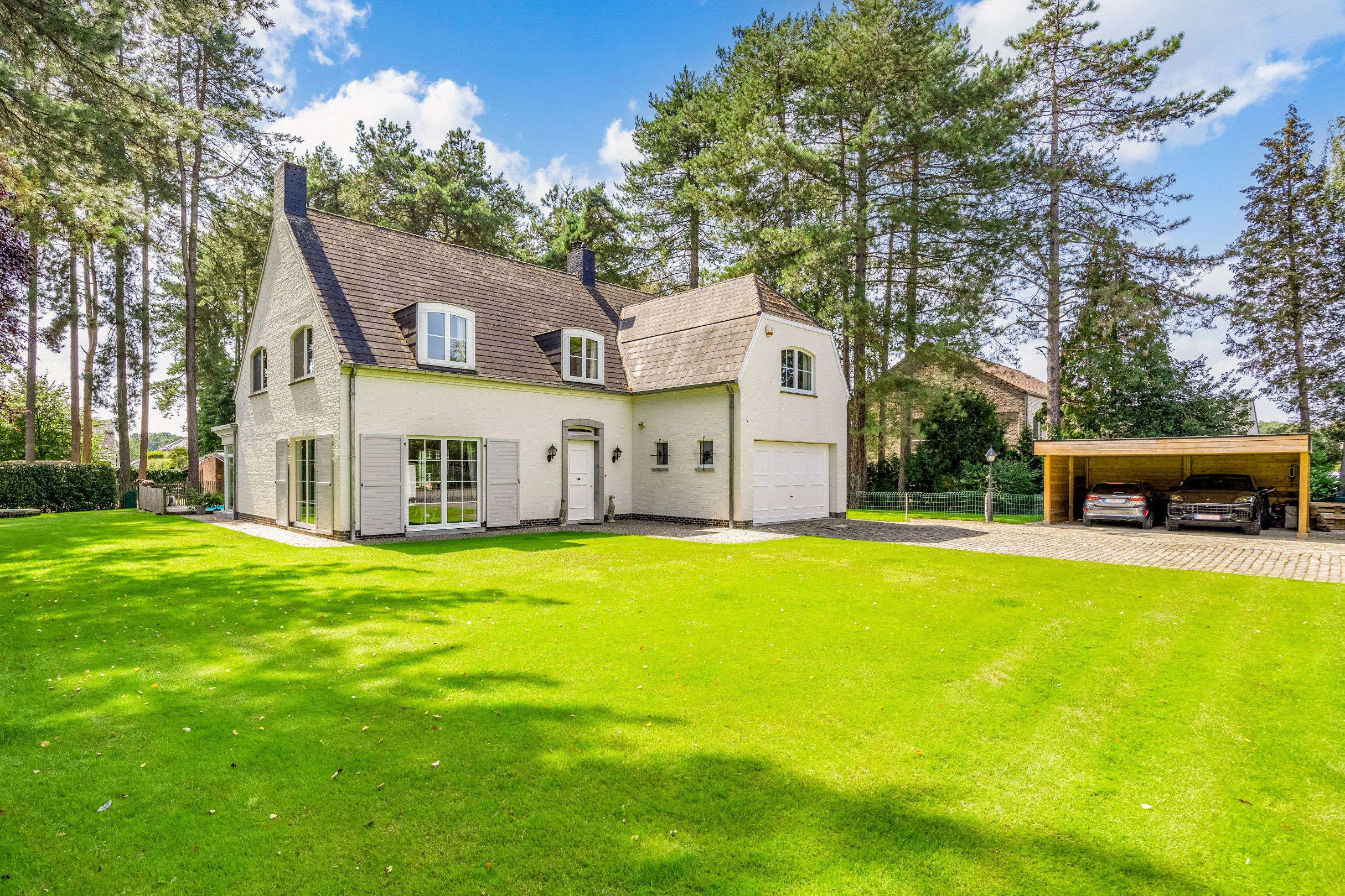 Ruime en statige villa met prachtige tuin, verwarmd zwembad, 3 paardenstallen te Houthalen-Helchteren. - foto 2