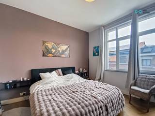 We Invest Huy vous présente ce spacieux et lumineux appartement 2 chambres situé au 2ème étage d'un bâtiment au plein centre de la ville de Huy.Il...