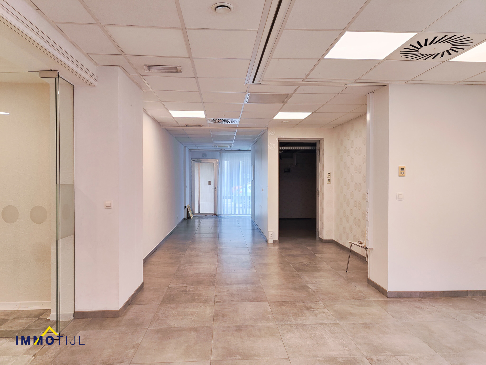 Handelsruimte te huur van 85m² in het dorpscentrum. - foto 4