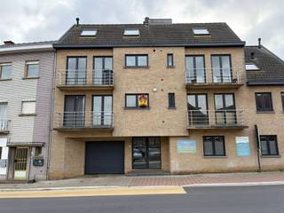 This energy efficient apartment (built 2001), located on the 1st floor includes: entrance hall with separate toilet, living room with open kitchen, storage room attached to the kitchen, 2 bedrooms, bathroom and terrace. Parking space behind the building included. EPC: 168 kWh/m². Immediately available.
