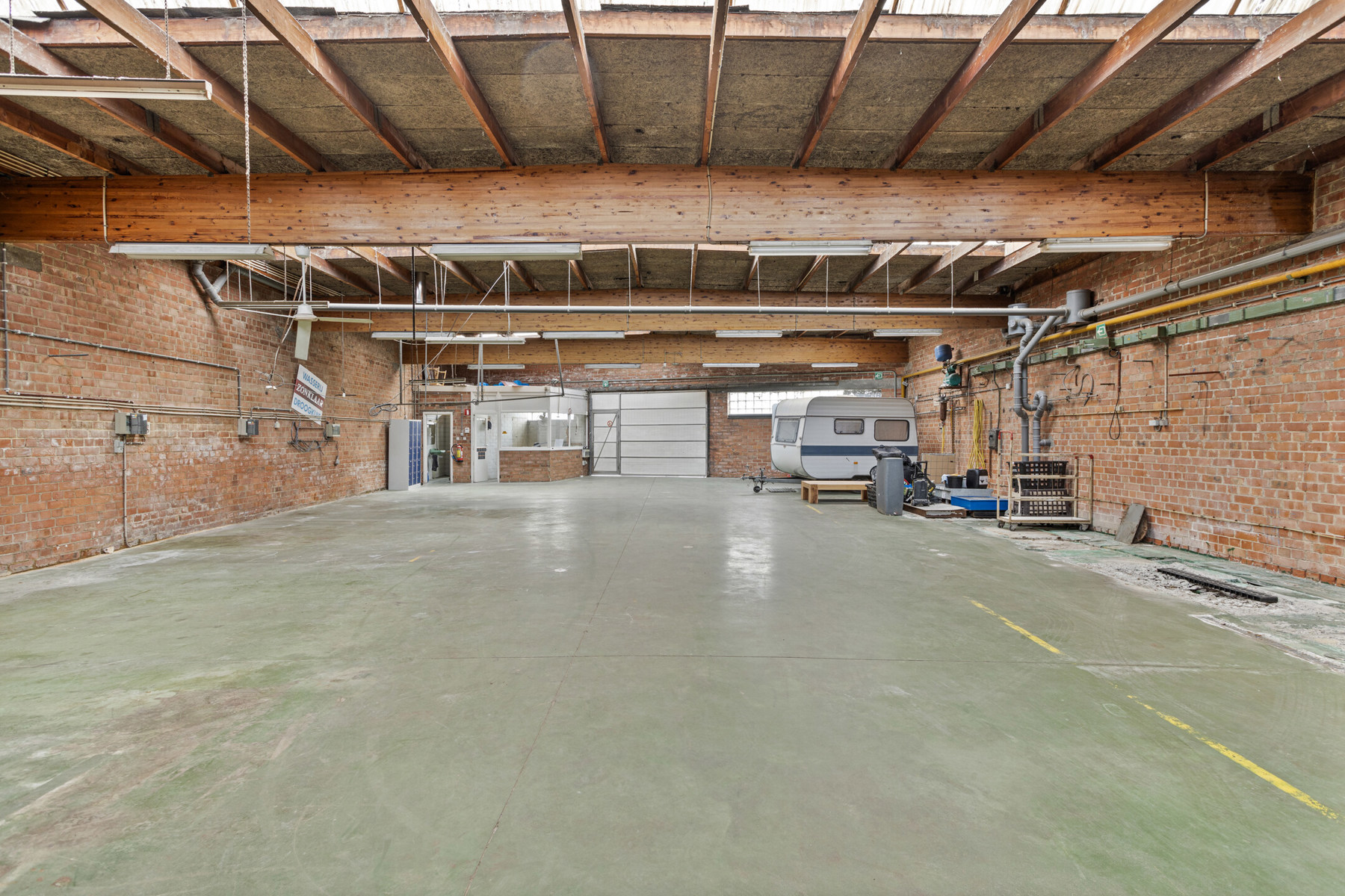 Solide eigendom: commerciële ruimte met atelier + 2 appart. - foto 3