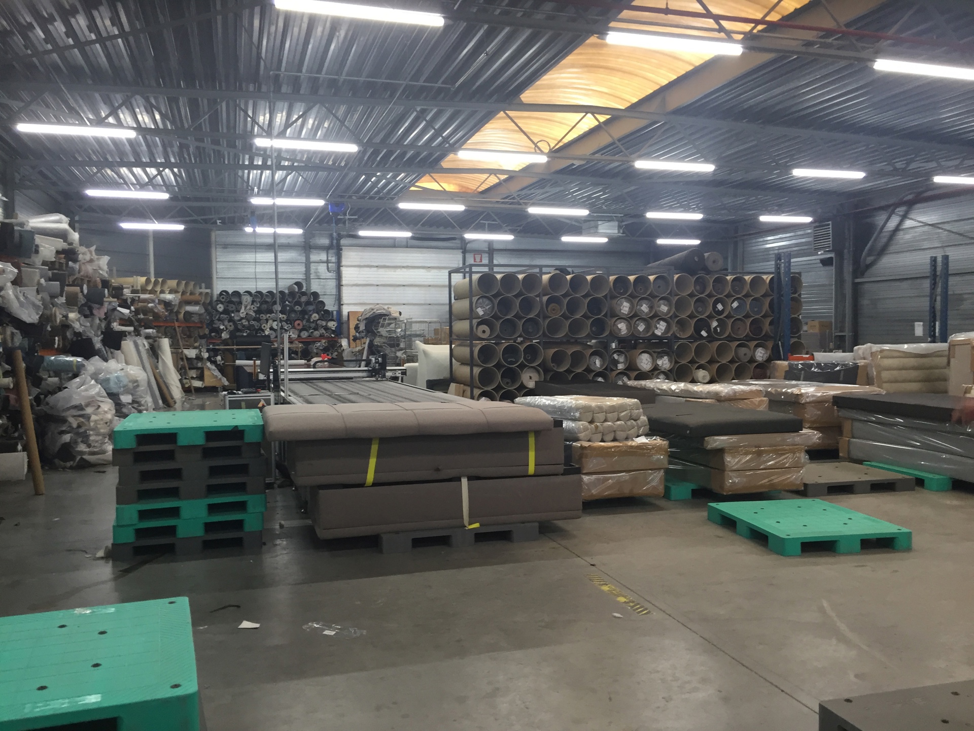 Magazijnen met mezzanine en gelijkvloerse showroom en kantoor - foto 5