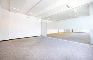 Dit kantoor van 215 m², gelegen op de 7e verdieping, biedt een rustige en lichte werkomgeving met een vrij uitzicht. Naast een aangename...