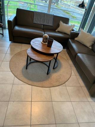 <p>Zonnig hoekappartement met ruim terras,zolderberging en garagebox</p><p>Zeer ruim open uitzicht!</p><p>In de recente residentie Listz bevindt zich dit ruime en lichtrijke twee-slaapkamer appartement op de tweede verdieping.<br />Dit appartement heeft een uitstekende ligging, op wandelafstand van zowel het centrum van Middelkerke als de Zeedijk, geniet u hier van een ideale combinatie van comfort, rust en nabijheid van alle voorzieningen.</p><p>Indeling:</p><p>Via de ruime inkomhal, voorzien van een apart gastentoilet, komt u in de lichtrijke leefruimte met aansluitend een zonnig, overdekt terras met prachtig uitzicht. De ideale plek om van de zon te genieten.</p><p>De open keuken is ruim uitgerust en biedt alle comfort, waaronder een combi-oven, spoelbak, vaatwasmachine, kookplaat met dampkap en koelkast met apart diepvriesvak.</p><p>Aansluitend bevindt zich een praktische berging met aansluitingen voor wasmachine en droogkast.</p><p>Het appartement beschikt over twee ruime slaapkamers. De eerste slaapkamer biedt voldoende plaats voor een dubbel bed en een kleerkast. De tweede slaapkamer is eveneens geschikt voor een dubbel bed, aangevuld met kastruimte.</p><p>De comfortabele badkamer is uitgerust met een afzonderlijke douche en een lavabomeubel.</p><p>Een privatieve zolderberging in het gebouw is inbegrepen in de verkoopprijs.</p><p>Extra parkeermogelijkheden:</p><p>Er bestaat de mogelijkheid om een ruime en vlot toegankelijke garagebox aan te kopen, gelegen vlak onder het gebouw.<br />Deze biedt plaats aan een grote wagen en extra fietsen.</p><p>PLUSPUNTEN:</p><p>EPC=B</p><p>Gemeubileerde verkoop. Extra 2 pers slaapbank in woonkamer.</p><p>Terras 10,5m2 , tweede terras aan slaapkamer.</p><p>Recent vernieuwd; vaatwasser, koelkast, boiler, douche. Plissé vliegenramen ook geplaatst.</p><p>Bwjr 2008. Zolderberging inbegrepen.</p><p>Mogelijkheid tot aankoop afgesloten garage op -1.</p><p>The Classics, rustige groene omgeving!</p><p>Nabij sportpark en zwembad. 10min tot de dijk.</p><p>Amusement vlakbij!</p><p>Geen Immo!</p>