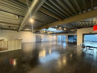 This office is strategically located just 500 metres from the Melle exit of the R4. Thanks to its proximity to the E17 motorway, about 2.5 km...